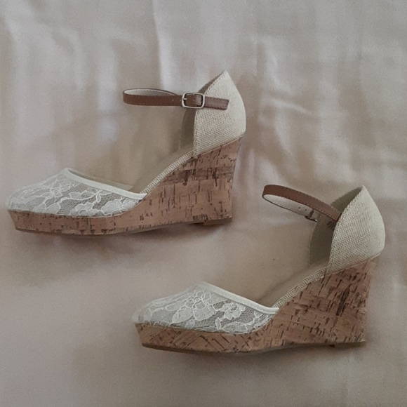 Apt. 9 Heels - Picture 7 of 7